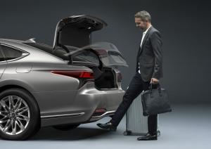 Lexus LS500h AWD 2020 года  (WW)